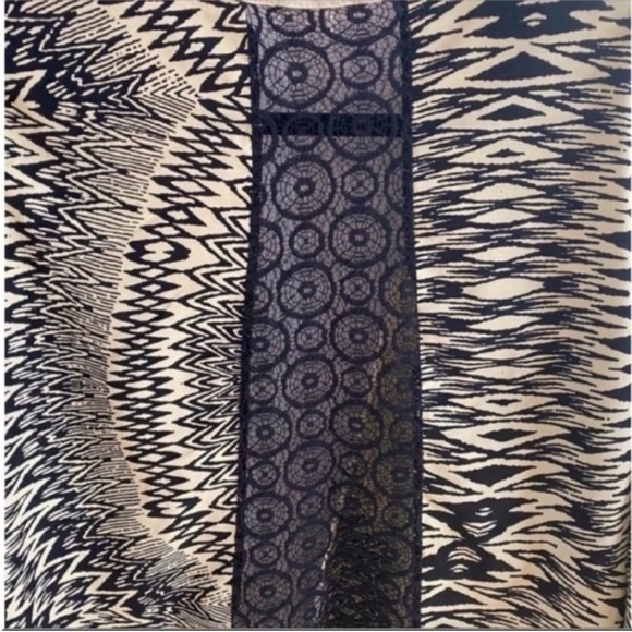 Women’s Tea n Rose Open Lace Back Statement Cardigan Size Small - Picture 4 of 5